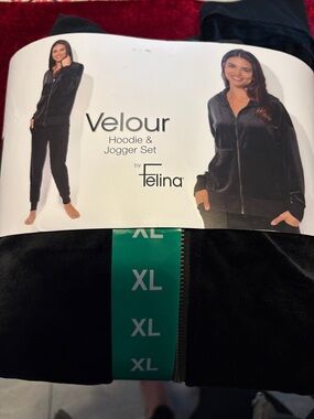 Felina Velour Hoodie & Jogger Set - Black XL new with tags not worn
